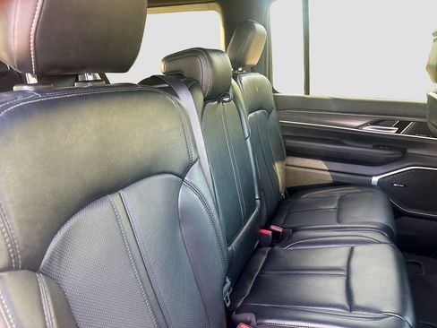 Used 2023 Jeep Wagoneer L Series III w/ Preferred Equipment Group AWD/4WD image 29