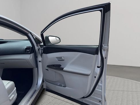 Used 2013 Toyota Venza Limited AWD/4WD image 21