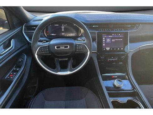 Used 2024 Jeep Grand Cherokee Laredo w/ Trailer Tow Package image 6