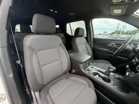 Used 2023 Chevrolet Traverse LT FWD image 32