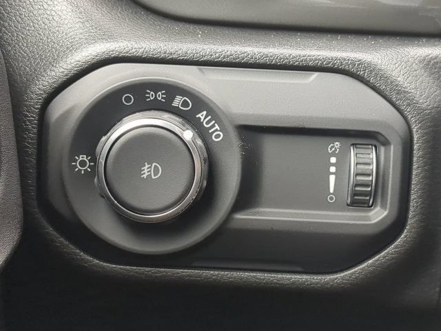 Used 2023 Jeep Wrangler Unlimited Sahara w/ Cold Weather Group AWD/4WD image 27