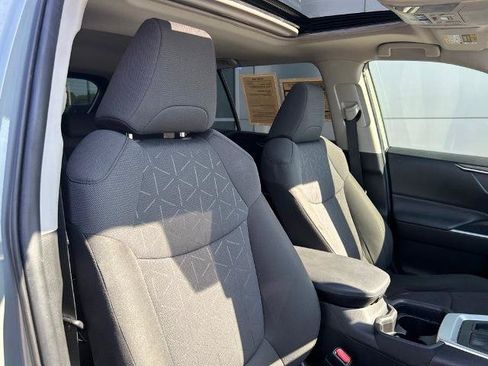 Used 2021 Toyota RAV4 XLE w/ Convenience Package FWD image 28