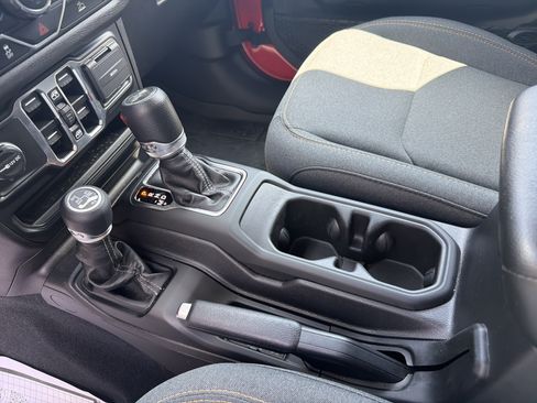 Certified 2024 Jeep Wrangler Unlimited w/ Convenience Group AWD/4WD image 20