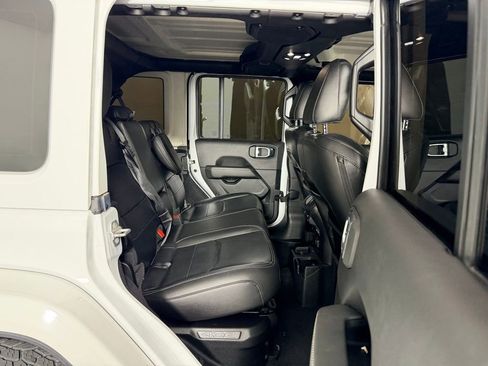 Used 2021 Jeep Wrangler Unlimited Sahara AWD/4WD image 33