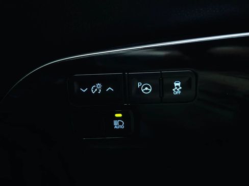 Used 2018 Toyota Prius Two image 14