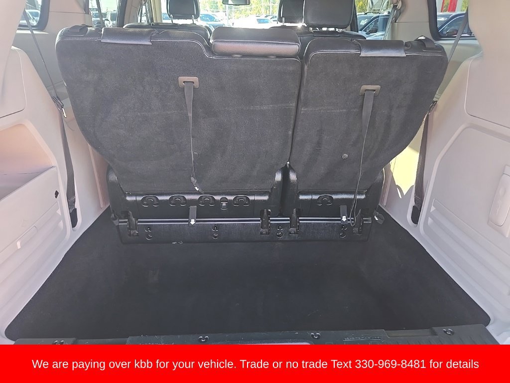 Used 2013 Chrysler Town & Country Touring FWD image 28
