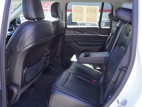 Used 2023 Jeep Grand Cherokee Limited AWD/4WD image 6