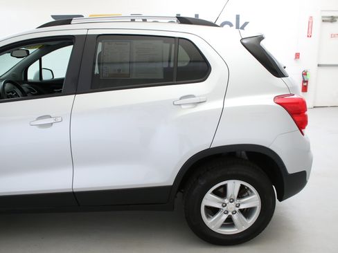 Used 2022 Chevrolet Trax LT AWD/4WD image 6