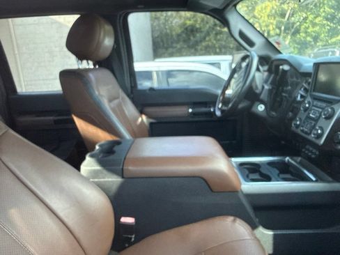 Used 2016 Ford F250 Platinum w/ FX4 Off-Road Package AWD/4WD image 2