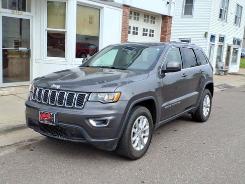 Used 2021 Jeep Grand Cherokee Laredo X AWD/4WD image 2