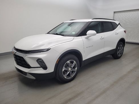 Used 2024 Chevrolet Blazer LT w/ Convenience Package FWD image 2