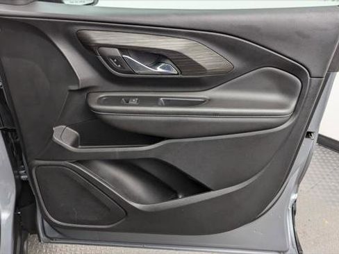 Used 2023 GMC Terrain SLE w/ Driver Convenience Package image 23