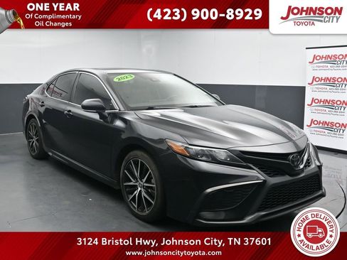 Used 2023 Toyota Camry SE w/ Cold Weather Package FWD image 1