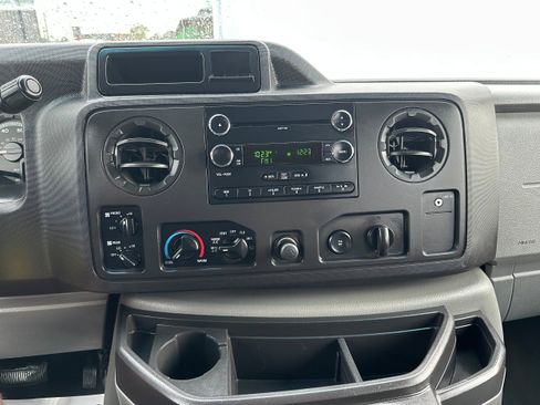 Used 2010 Ford E-350 and Econoline 350 XLT RWD image 15
