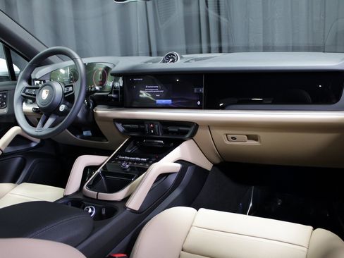 New 2026 Porsche Cayenne S image 23