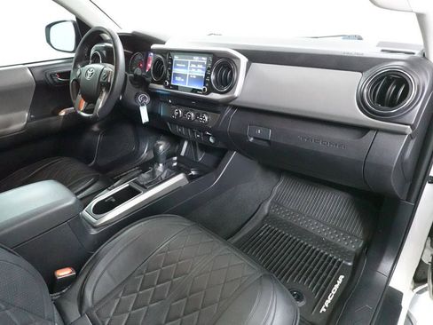 Used 2020 Toyota Tacoma SR5 RWD image 29