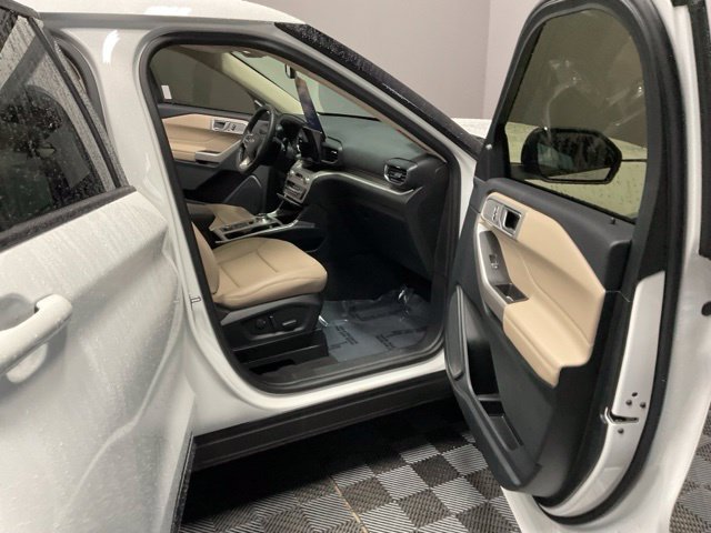 Used 2024 Ford Explorer XLT w/ Equipment Group 202A AWD/4WD image 22