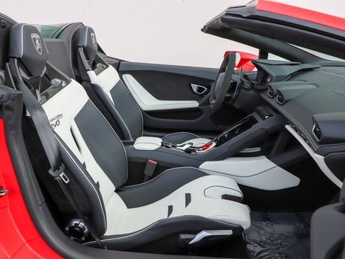 Used 2024 Lamborghini Huracan EVO AWD/4WD image 32
