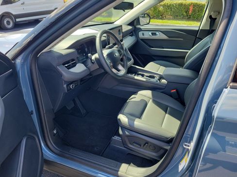 Certified 2025 Ford Explorer Active w/ Active Comfort Package AWD/4WD image 18