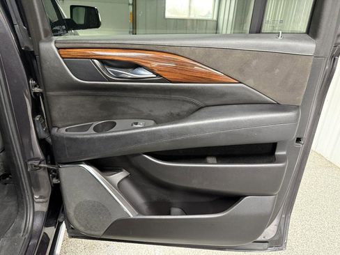 Used 2015 Cadillac Escalade ESV Premium image 40