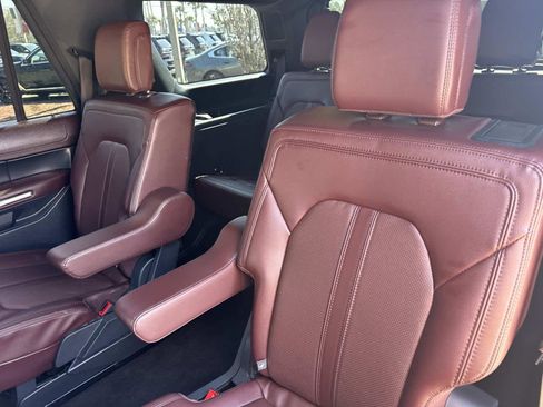 Used 2023 Ford Expedition Limited image 13