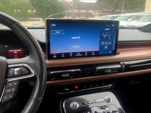 Used 2022 Lincoln Nautilus Reserve image 11