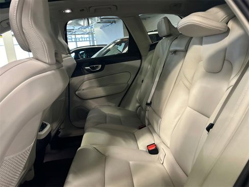Certified 2023 Volvo XC60 B5 Ultimate w/ Climate Package image 22