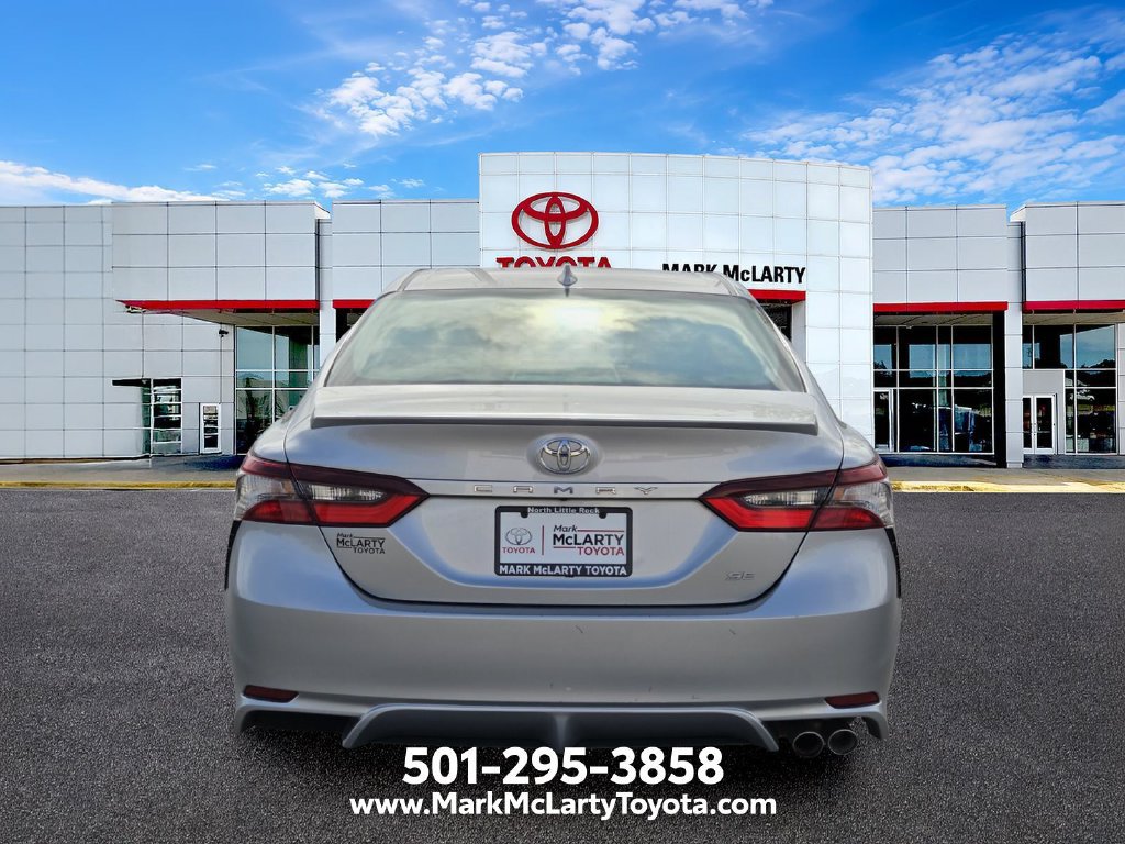 Used 2022 Toyota Camry SE FWD image 4