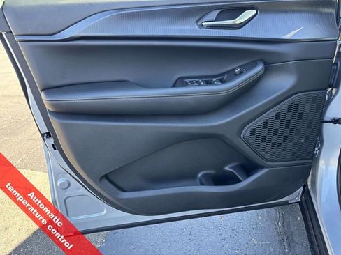 New 2025 Jeep Grand Cherokee Altitude image 17