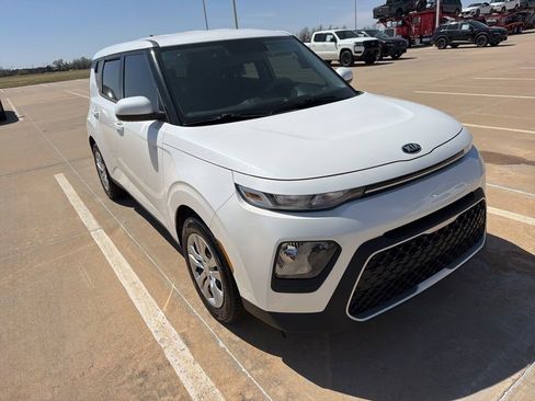 Used 2020 Kia Soul LX image 3