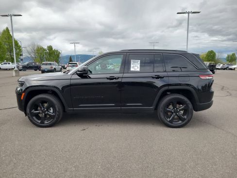 New 2026 Jeep Grand Cherokee Limited AWD/4WD image 11