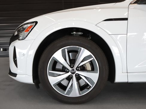 Used 2024 Audi Q8 e-tron Premium Plus w/ Premium Plus Package AWD/4WD image 5