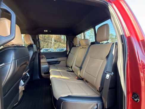 Used 2024 Ford F250 Lariat w/ Chrome Package image 24