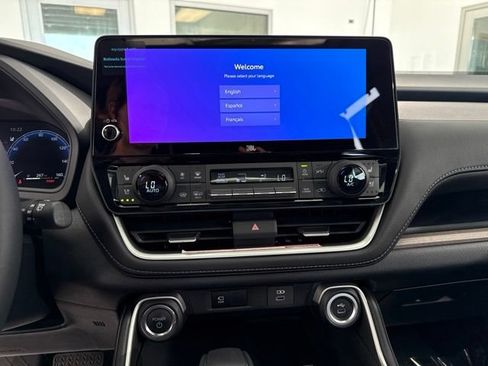 Used 2025 Toyota Grand Highlander AWD Hybrid image 23