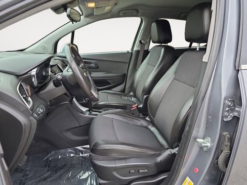 Used 2020 Chevrolet Trax LT w/ Driver Confidence Package image 9