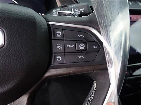 New 2026 Jeep Grand Cherokee Limited w/ Limited Altitude Package AWD/4WD image 17