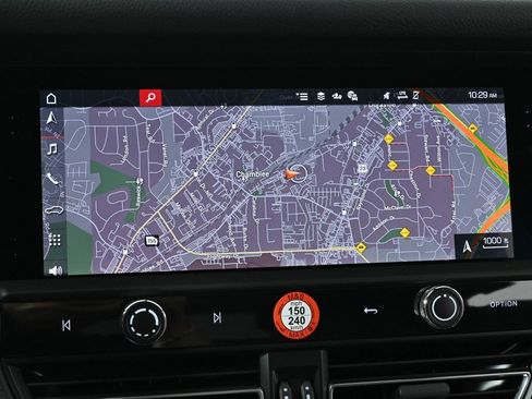 Certified 2025 Porsche Macan image 13