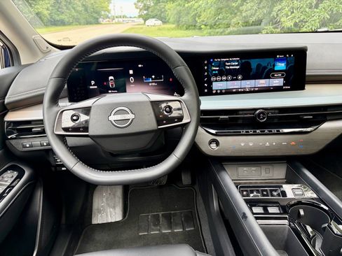 Used 2025 Nissan Murano SL w/ Cargo Package AWD/4WD image 2