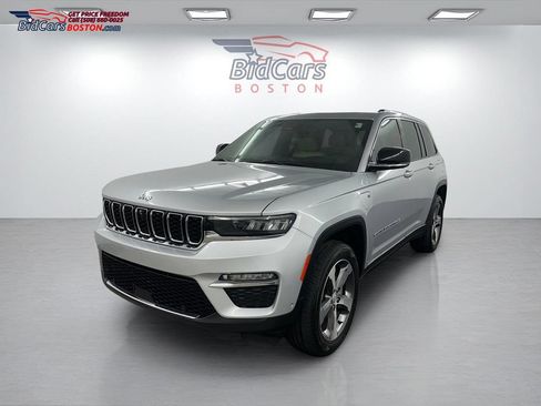 Used 2022 Jeep Grand Cherokee Limited 4xe w/ Luxury Tech Group II AWD/4WD image 1