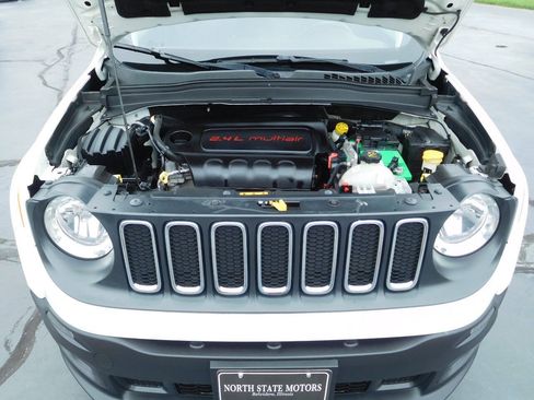 Used 2018 Jeep Renegade Latitude FWD image 19