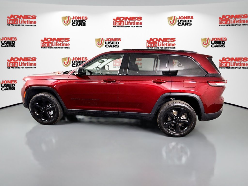 Used 2023 Jeep Grand Cherokee Limited w/ Black Appearance Package AWD/4WD image 15