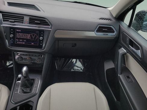 Used 2020 Volkswagen Tiguan SE w/ Panoramic Sunroof Package FWD image 14
