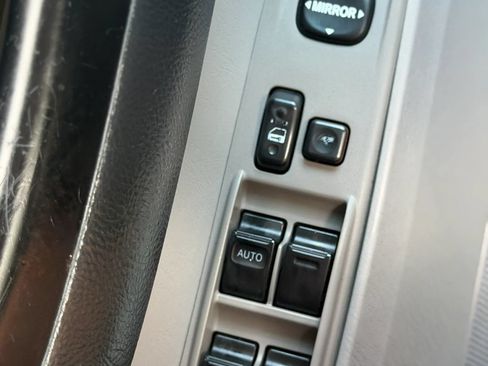 Used 2005 Toyota 4Runner SR5 RWD image 33
