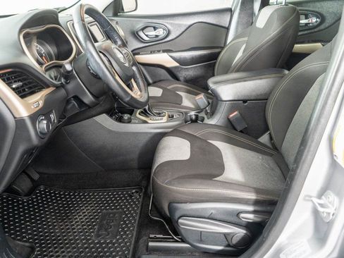 Used 2017 Jeep Cherokee Sport w/ Cold Weather Group image 10