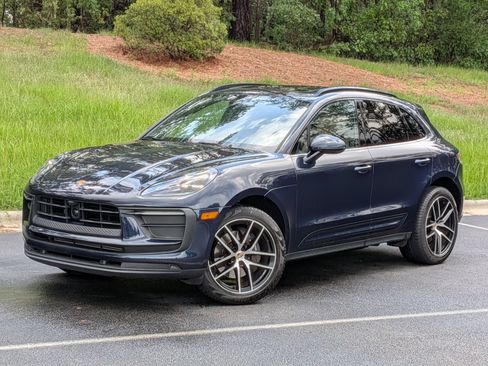 Certified 2023 Porsche Macan AWD/4WD image 1