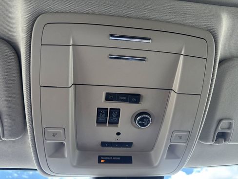 Used 2020 Chevrolet Suburban LT RWD image 29