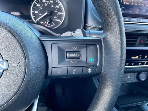 Used 2024 Nissan Rogue SV image 22