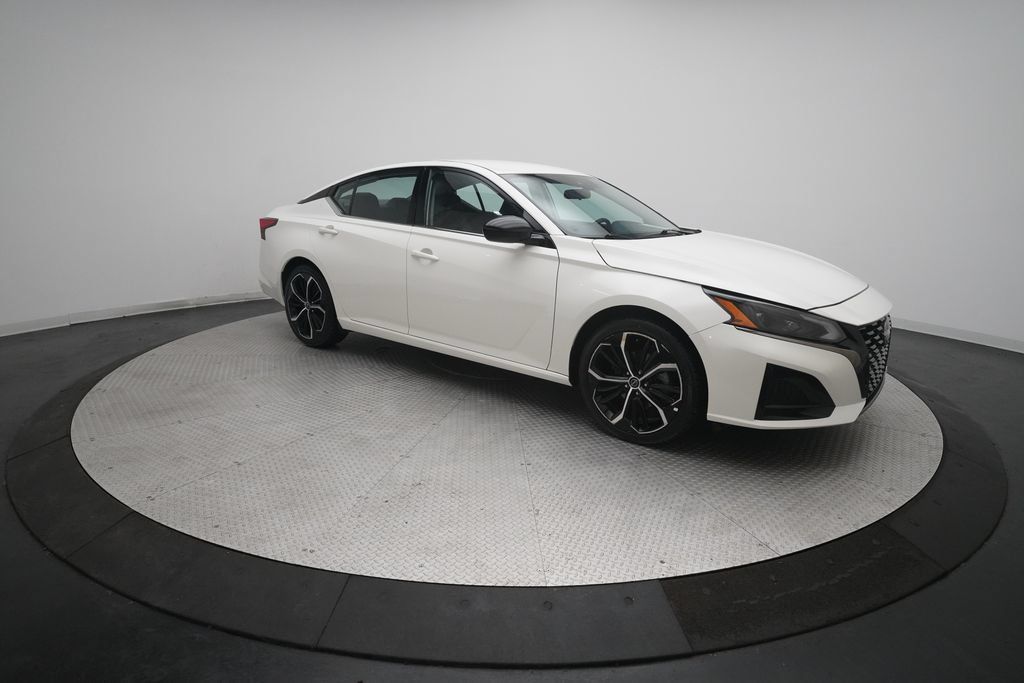 Used 2024 Nissan Altima 2.5 SR FWD image 35