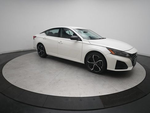 Used 2024 Nissan Altima 2.5 SR FWD image 35