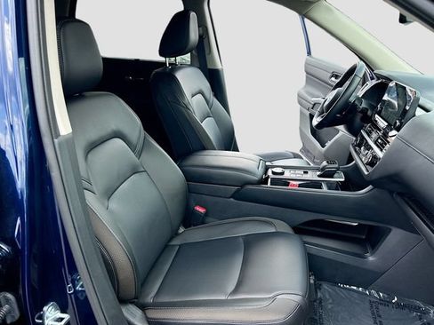Certified 2025 Nissan Pathfinder SL AWD/4WD image 25